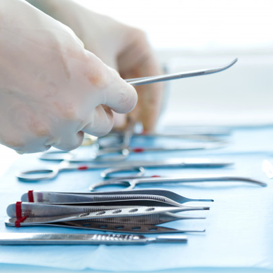 Tantal je populárním materiálem v kolenních a kyčelních implantátech